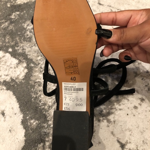 TOPSHOP BLACK SUEDE STRAPPY SANDAL - Picture 3 of 3